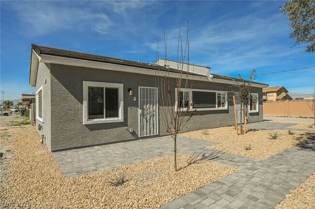 5018 Holt Ave in Las Vegas, NV - Building Photo - Building Photo