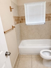 1420 Barton Rd, Unit 4 in Lake Worth Beach, FL - Foto de edificio - Building Photo