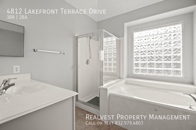4812 Lakefront Terrace Dr