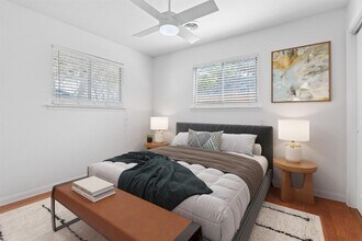 2407 Southland Dr in Austin, TX - Foto de edificio - Building Photo