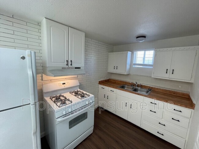 1514 Montana Ave in Shasta Lake, CA - Building Photo - Building Photo