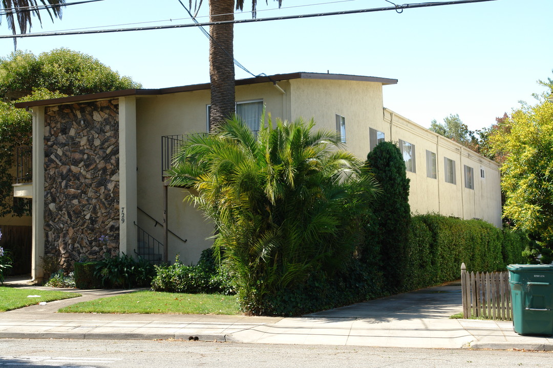 729 Highland Ave in San Mateo, CA - Foto de edificio