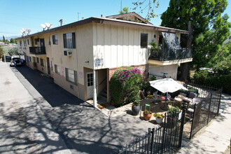 14843 Gilmore St in Van Nuys, CA - Building Photo - Building Photo