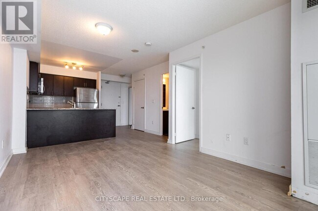 1410-1410 Dupont St in Toronto, ON - Building Photo - Building Photo