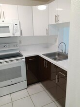 9310 Fontainebleau Blvd, Unit 307 in Miami, FL - Building Photo - Building Photo