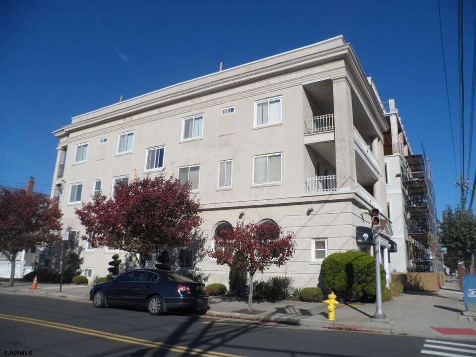25 S Surrey Ave in Ventnor City, NJ - Building Photo