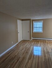 246 Salem St, Unit 4 in Wakefield, MA - Foto de edificio - Building Photo