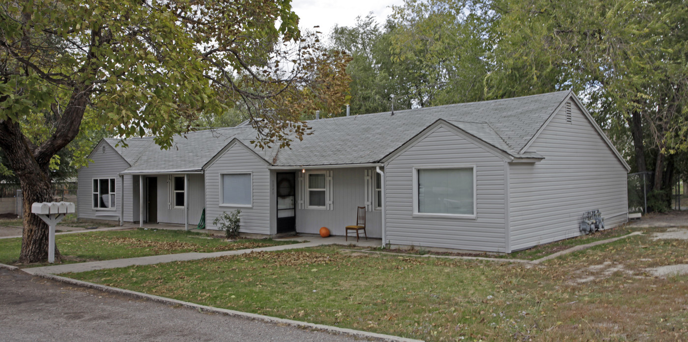 9044 S 300 E in Sandy, UT - Foto de edificio