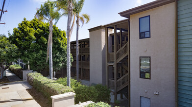 Middletown Terrace Condominiums in San Diego, CA - Building Photo - Building Photo