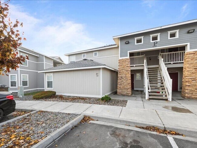 6305 Chapel Hill Blvd in Pasco, WA - Building Photo - Building Photo