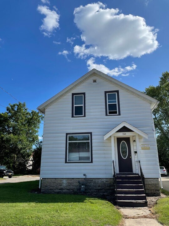 749 Prospect Ave in Oshkosh, WI - Building Photo