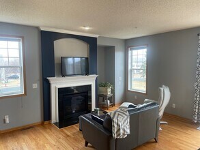 13642 Brick Path in Rosemount, MN - Foto de edificio - Building Photo