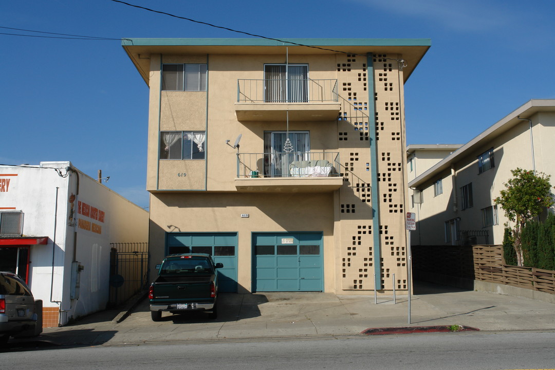 619 Linden Ave in South San Francisco, CA - Building Photo