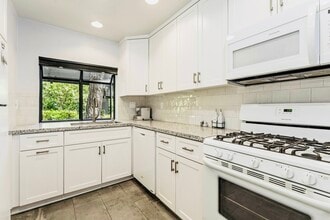 1054 Seco St, Unit 106 in Pasadena, CA - Building Photo - Building Photo