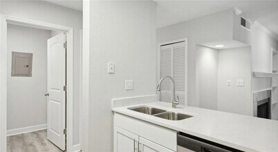 100 Pinhurst Dr, Unit 0511 in Atlanta, GA - Building Photo - Building Photo