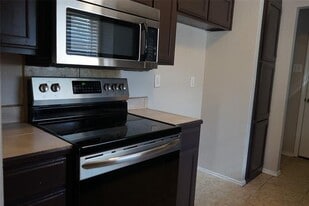 2421 Indigo Ln in Arlington, TX - Building Photo