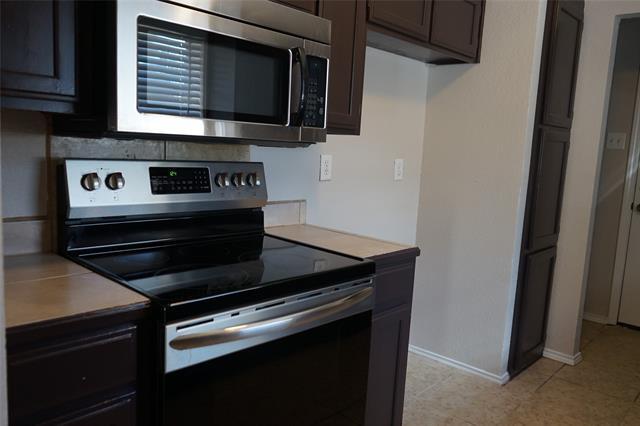 property at 2421 Indigo Ln