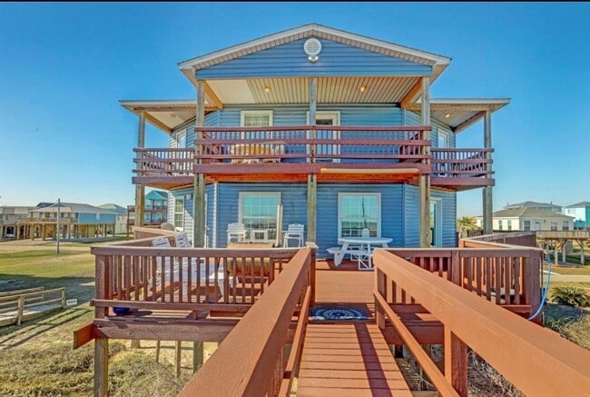 property at 601 Wave Ct