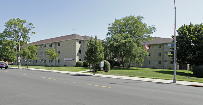 Washington Square - 62+ Senior in Cudahy, WI - Building Photo - Building Photo