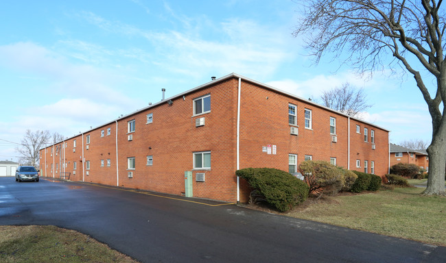 Quaker Hill Apartments in Columbus, OH - Building Photo - Building Photo