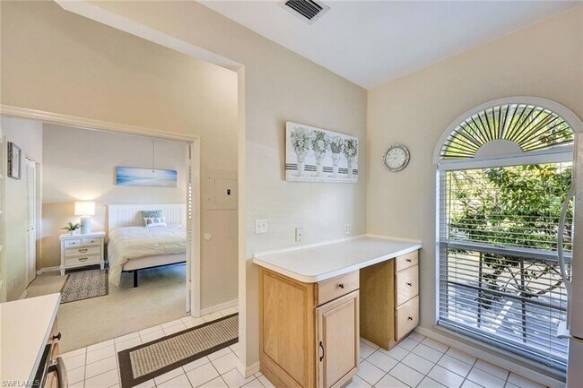 8228 Twelve Oaks Cir, Unit 323 in Naples, FL - Building Photo - Building Photo