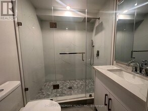 2036 Grosvenor St in Oakville, ON - Building Photo - Building Photo