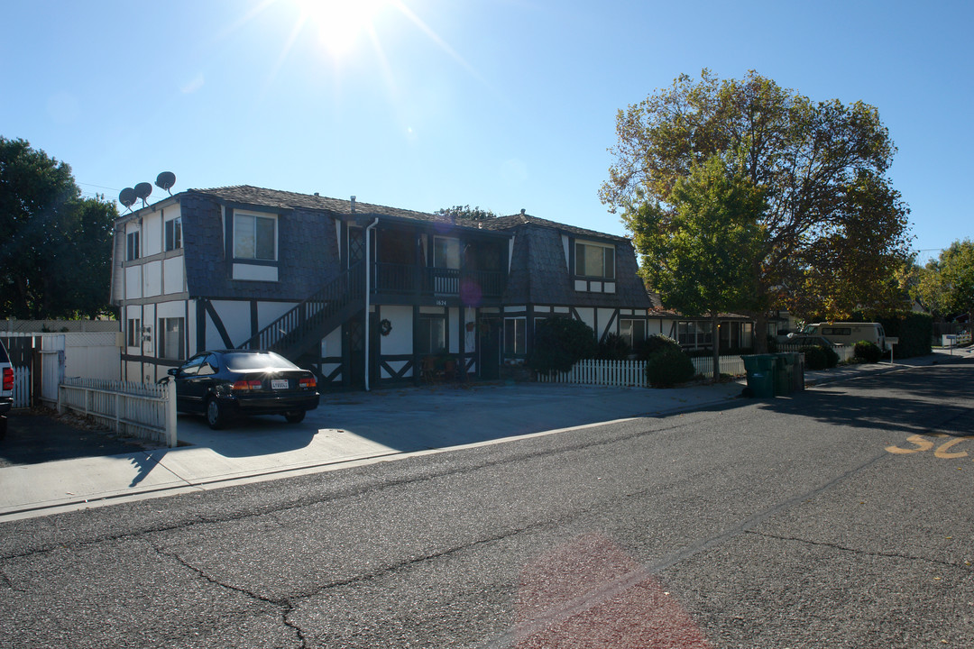 1624 Elm Ave in Solvang, CA - Building Photo