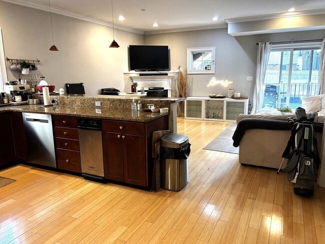 18 Knowlton St, Unit 1 in Boston, MA - Building Photo - Building Photo