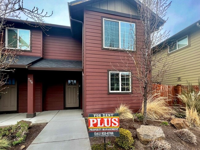 796 NE Copperleaf Loop in Bend, OR - Building Photo - Building Photo