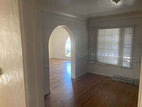 3016 W 43rd Plz, Unit 1 in Los Angeles, CA - Building Photo - Building Photo