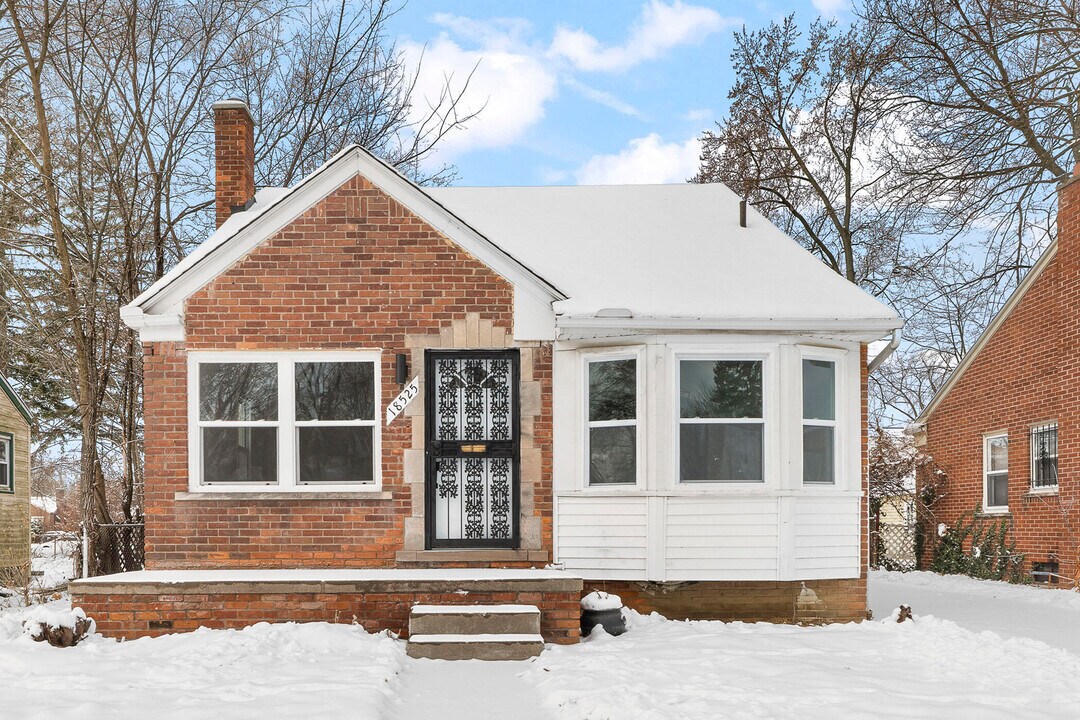 18525 Westmoreland Rd in Detroit, MI - Building Photo