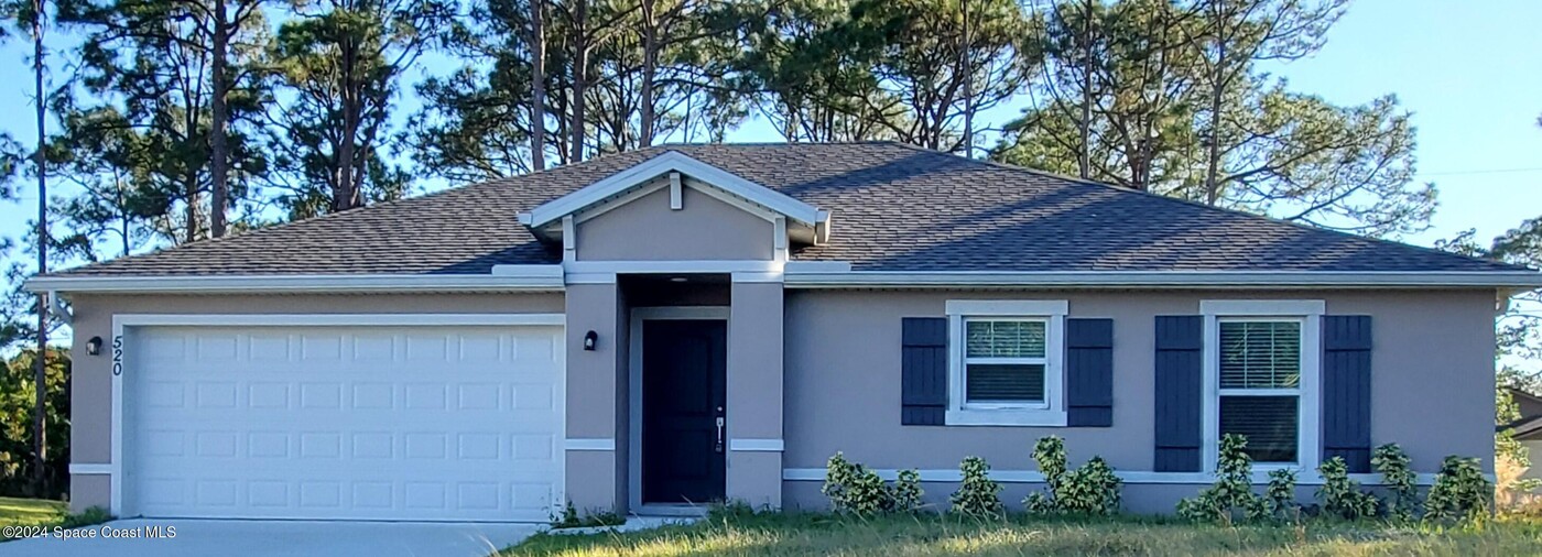 520 Coconut St SE in Palm Bay, FL - Building Photo