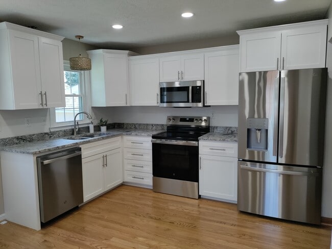 7914 Greenway Dr in Louisville, KY - Building Photo - Building Photo