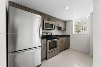 910 West Ave, Unit 0504 in Miami Beach, FL - Building Photo - Building Photo