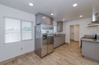 10196 S Highland Ave in Selma, CA - Building Photo - Building Photo