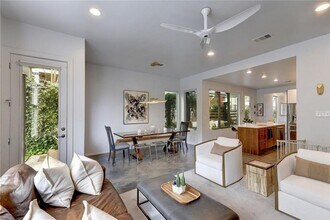 804 W Johanna St in Austin, TX - Building Photo - Building Photo