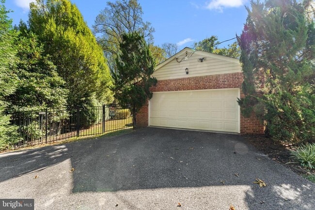 8511 Beech Tree Rd in Bethesda, MD - Building Photo - Building Photo