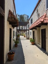 Villa Antigua in Rancho Palos Verdes, CA - Foto de edificio - Building Photo