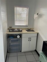 10315 SW 35th St in Miami, FL - Foto de edificio - Building Photo