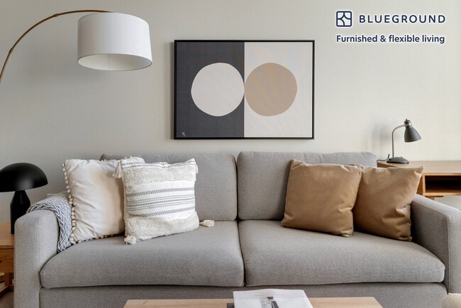 555 E Evelyn Ave in Mountain View, CA - Building Photo - Building Photo