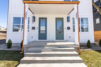 2053 Columbia Ave in Indianapolis, IN - Building Photo - Building Photo