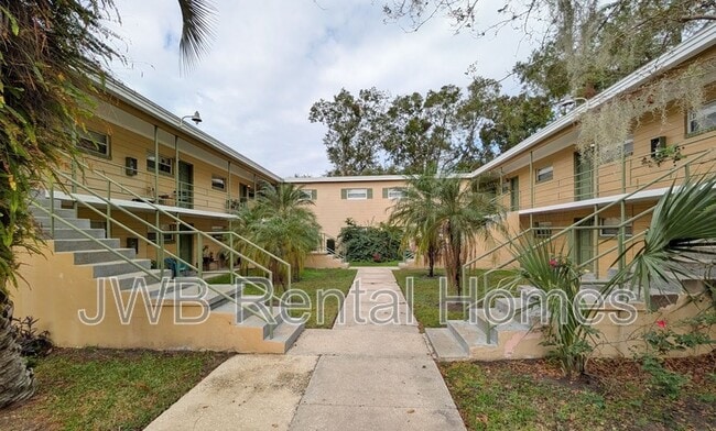 2775 Herschel St
