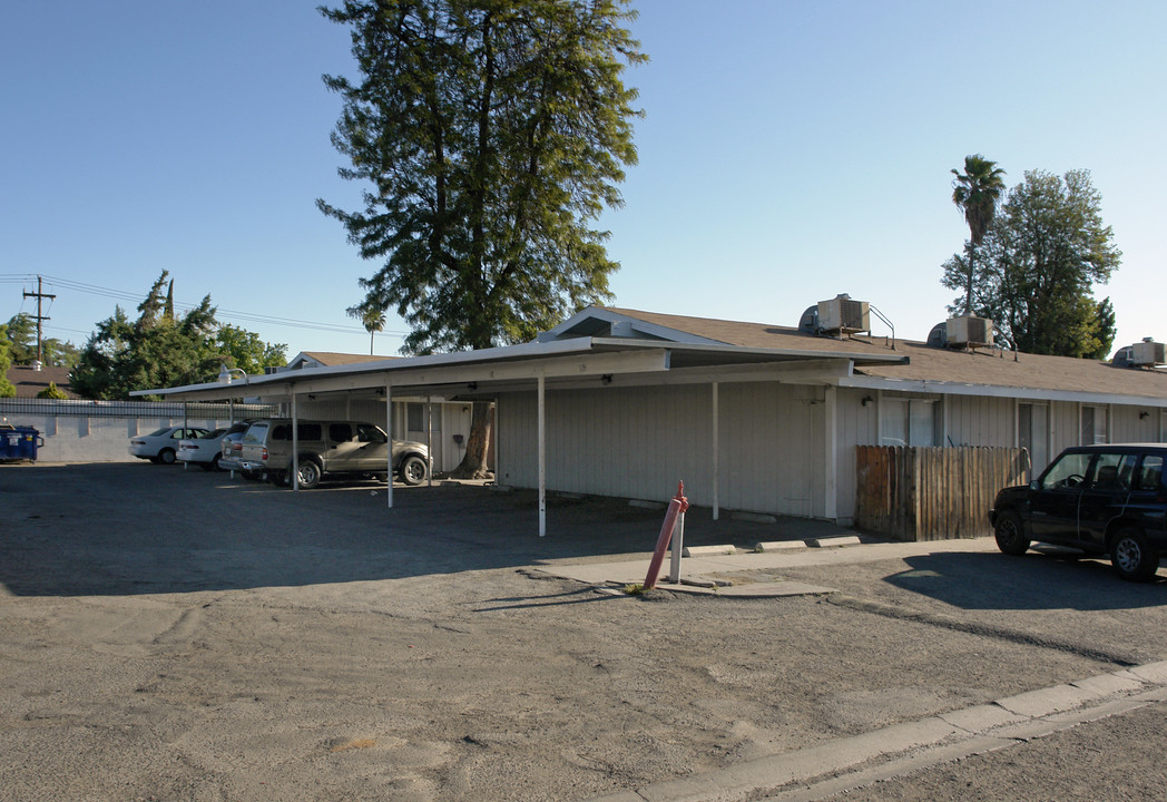 La Casa Lisa Apartments in Fresno, CA - Building Photo