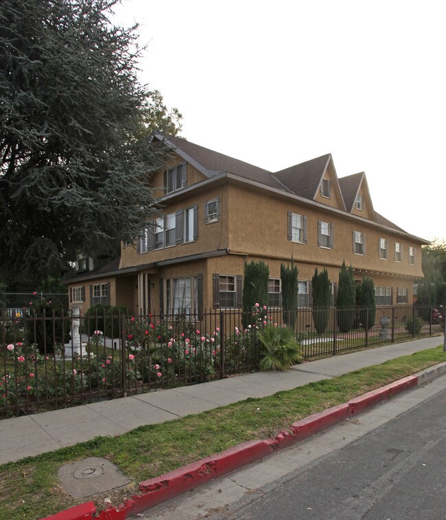5600 Monte Vista St in Los Angeles, CA - Foto de edificio - Building Photo