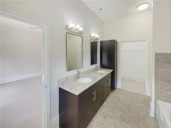 745 Fountainhead Ln NE, Unit 113 in Atlanta, GA - Building Photo - Building Photo