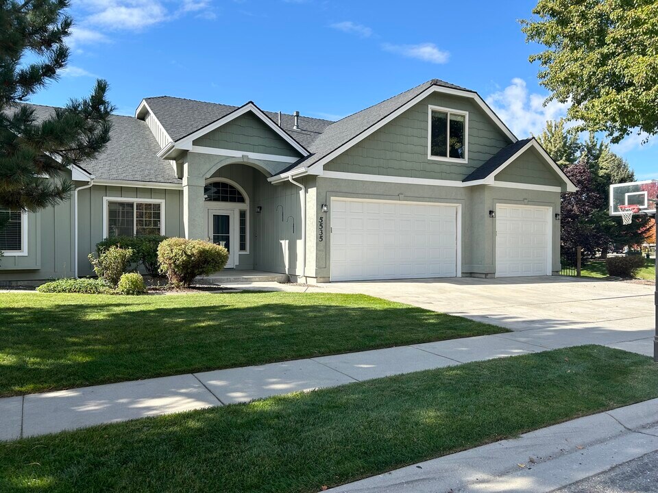 5535 N Lolo Pass Ave in Meridian, ID - Building Photo