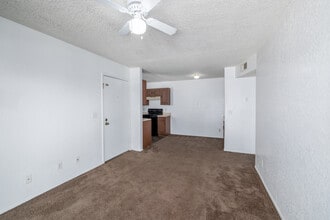 Shadow Ridge Apartments in Tucson, AZ - Building Photo - Interior Photo