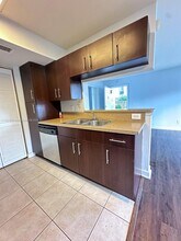 3930 NW 87th Ave in Sunrise, FL - Building Photo - Building Photo