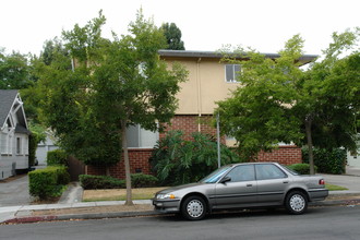 1117 Capuchino Ave in Burlingame, CA - Building Photo - Building Photo