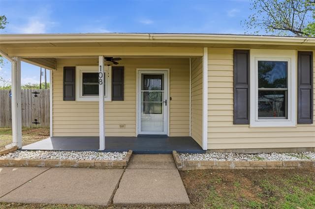 108 George St in Cleburne, TX - Building Photo - Building Photo